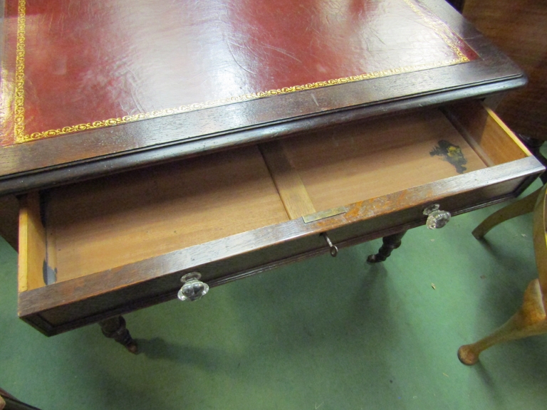 A mid Victorian oak writing desk the tooled leather inset over a single frieze drawer with key on - Image 3 of 3