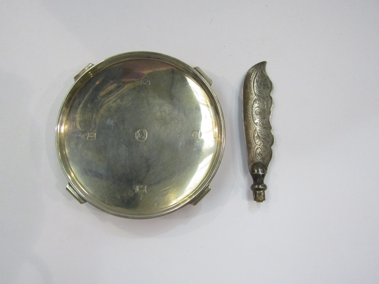 A silver footed dish and a silver butter knife blade (2)