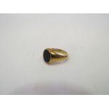 A 9ct gold gentleman's onyx signet ring