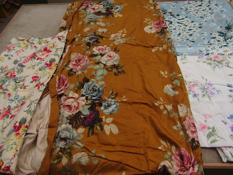 A considerable quantity of wonderful early to mid 20th Century large scale floral design, - Image 8 of 11