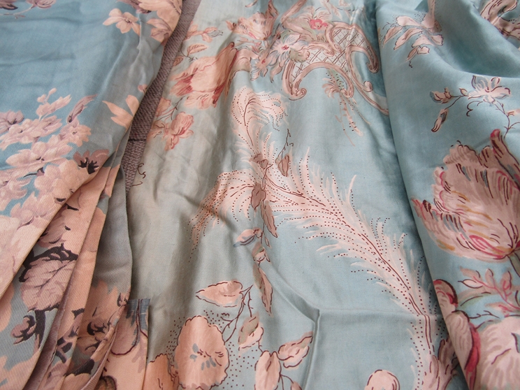 A quantity of 19th Century French and English cotton and chintz and mid 20th Century large scale - Image 7 of 8