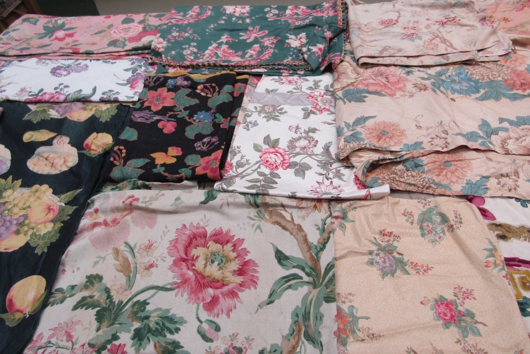 A quantity of 19th Century French and English cotton and chintz and mid 20th Century large scale - Image 2 of 8