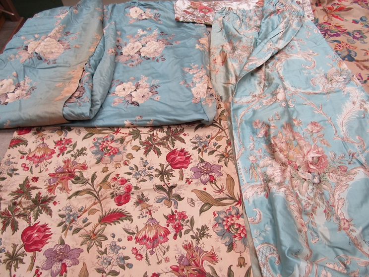 A quantity of 19th Century French and English cotton and chintz and mid 20th Century large scale - Image 6 of 8