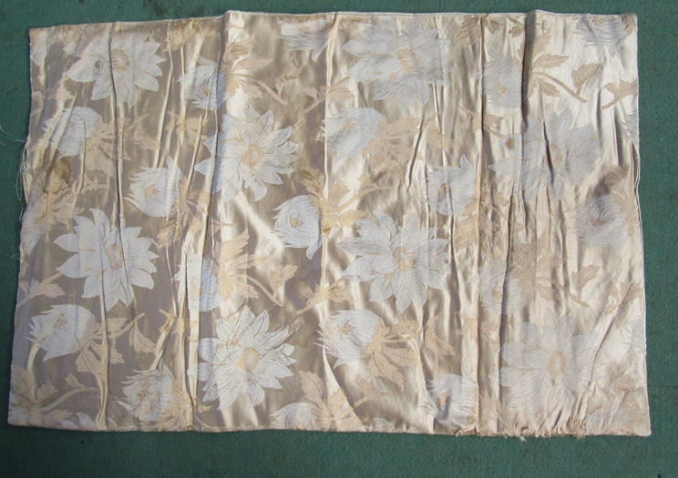 A number of 18th, 19th and early 20th Century silks, jacquard and damasks , various sized pieces. - Image 10 of 22