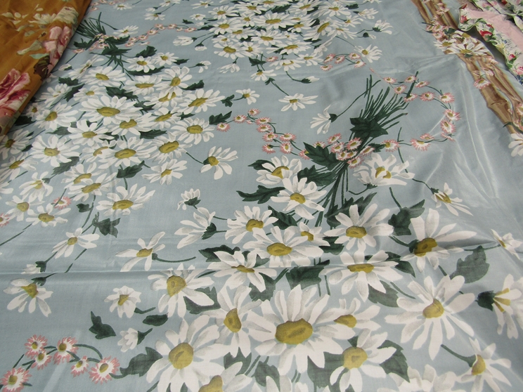 A considerable quantity of wonderful early to mid 20th Century large scale floral design, - Image 9 of 11