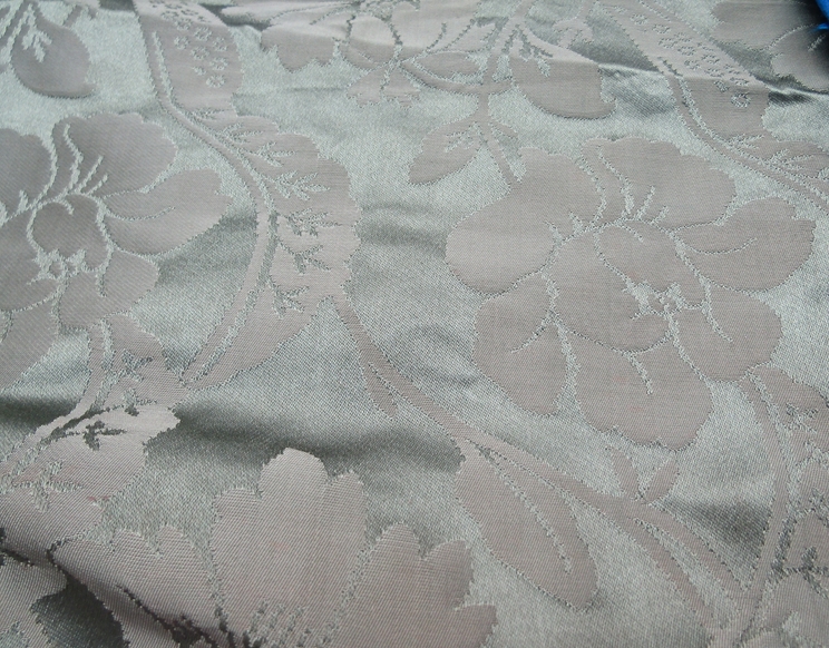 A number of 18th, 19th and early 20th Century silks, jacquard and damasks , various sized pieces. - Image 5 of 22