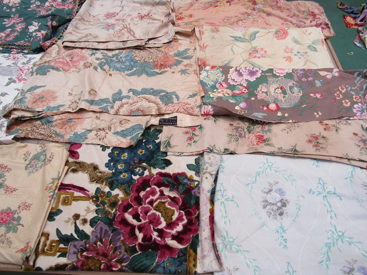 A quantity of 19th Century French and English cotton and chintz and mid 20th Century large scale