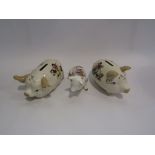 Two Szeiler pig money boxes with cartoon decoration by Thelwell and Fenton china pig figure (3)