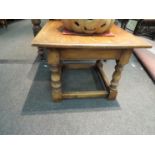A pair of medium oak square-top coffee table on turned supports to an undertier