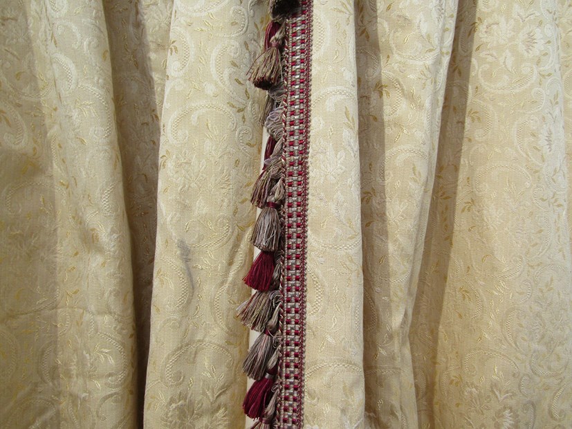 Two pairs of country house style curtains together with one single curtain, - Image 3 of 3