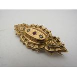 A Victorian 9ct gold memoriam brooch with hair compartment to back, 7.