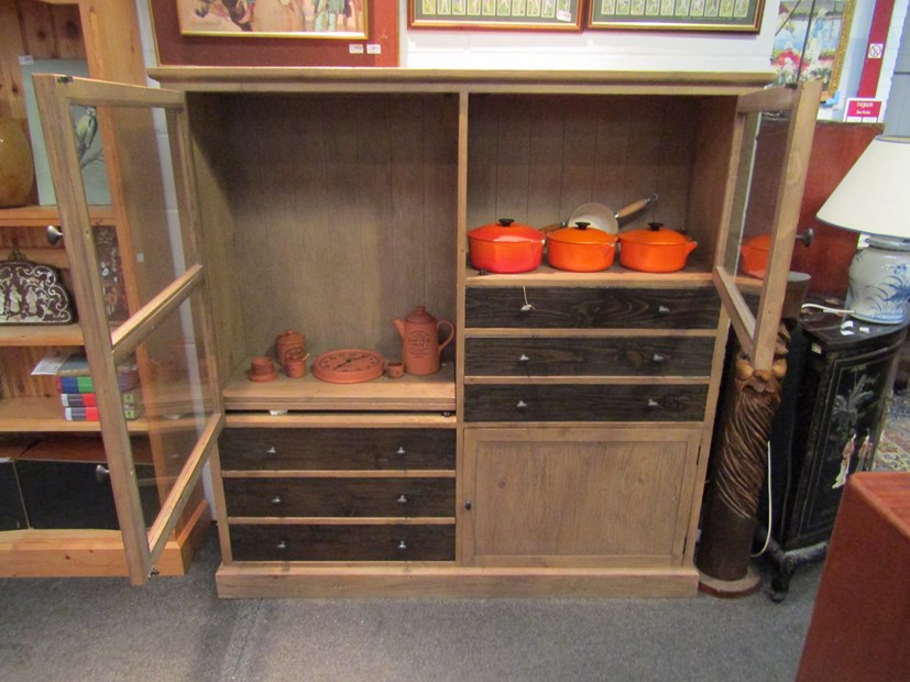 A modern hardwood cupboard with three doors and six drawers, - Image 2 of 2