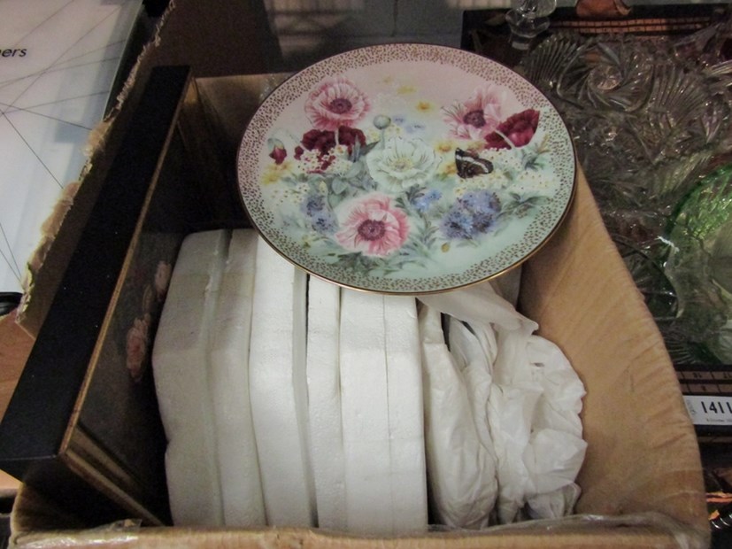 A selection of collectors plates including Royal Worcester floral designs,