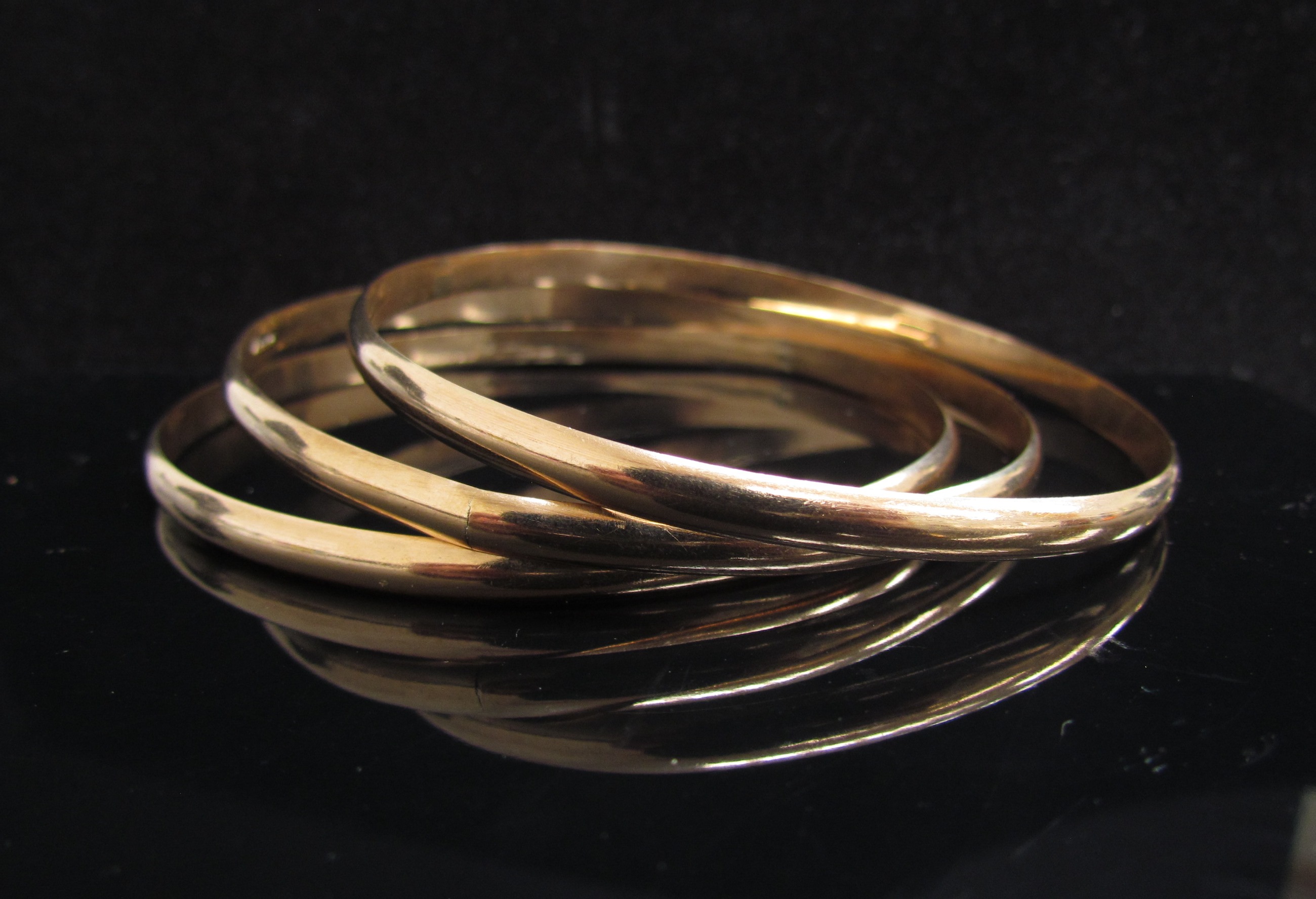 Three 9ct gold bangles, 39g