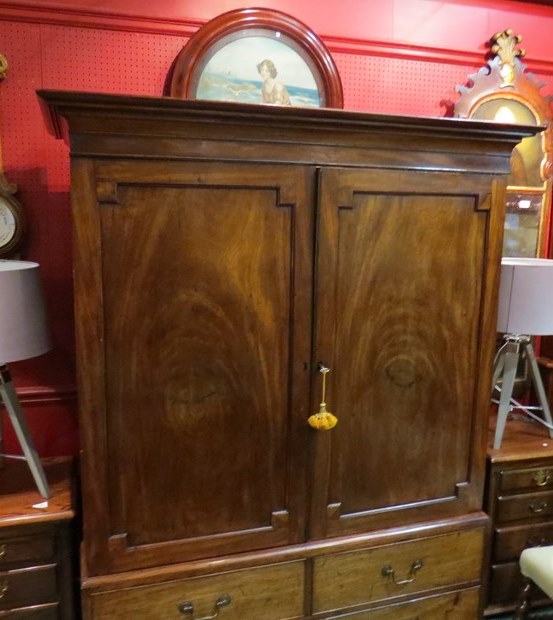 An early Victorian mahogany full hanging wardrobe the two doors over faux base drawers on bracket - Image 4 of 4