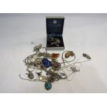 A quantity of bijouterie including brooches,