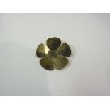 A 9ct gold flower pendant, 7.