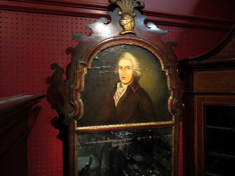 A George III pier mirror with portrait above and feathered helmet crest, - Image 3 of 3
