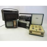 Assorted vintage radios and a Vega portable television (5)
