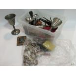 A mixed lot of smalls, jewellery,
