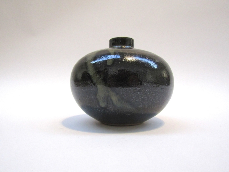 In the manner of Shoji Hamada (1894-1978) A studio pottery small vase, - Image 3 of 4