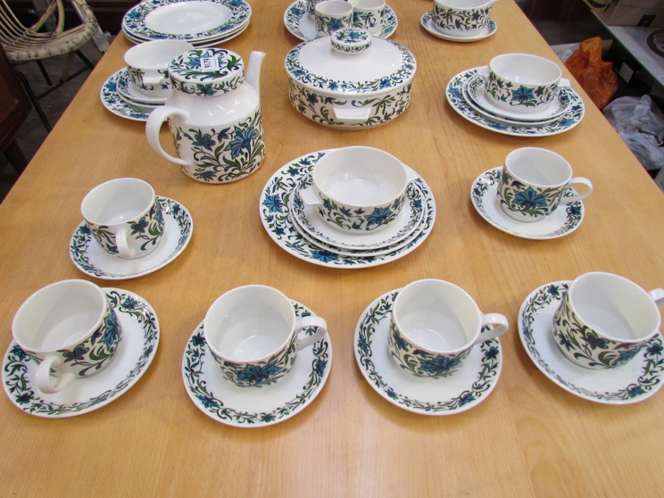 A Midwinter Spanish Garden dinner service comprising six each of medium dinner plates, - Image 7 of 8