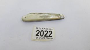 An early 20th century mother of pearl pocket knife.