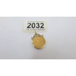 A 1918 gold sovereign in a 9ct gold pendant mount.