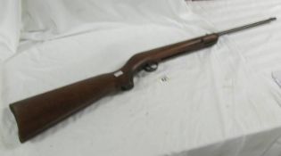 A quality unmarked 177 calibre air rifle.
