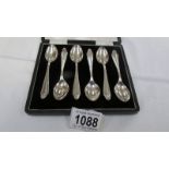 A cased set of 6 silver teaspoons.