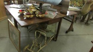 An oak drop leaf table. ****Condition report**** Top 107.5cm x 132.5cm extended.