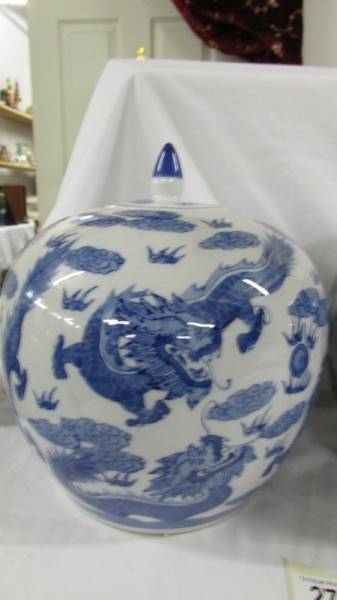 A striking pair of large blue and white lidded porcelain melon ginger jars with dragons chasing - Image 4 of 6