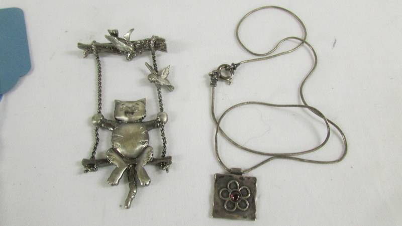 A silver fob watch, a silver bangle and further jewellery items. - Image 2 of 6