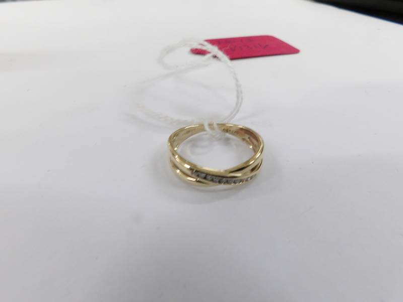 A diamond twist ring in 9ct gold. - Image 2 of 2