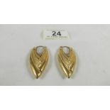 A pair of 9ct gold earrings, 6 grams.