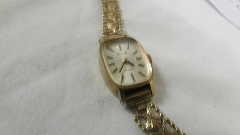 A 9ct gold ladies Avia wrist watch on 9ct gold bracelet, total weight 13.6 grams. - Image 3 of 5