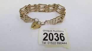 A 9ct gold gate bracelet with padlock. 11.4 grams.