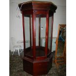 A large octagonal shop display cabinet. ****Condition report**** 2 shelves.