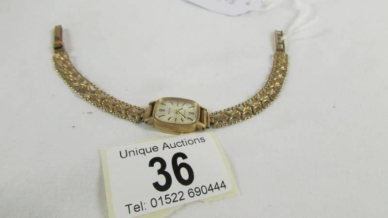 A 9ct gold ladies Avia wrist watch on 9ct gold bracelet, total weight 13.6 grams. - Image 2 of 5
