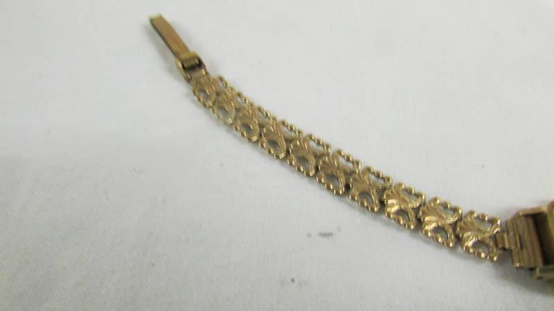 A 9ct gold ladies Avia wrist watch on 9ct gold bracelet, total weight 13.6 grams. - Image 5 of 5