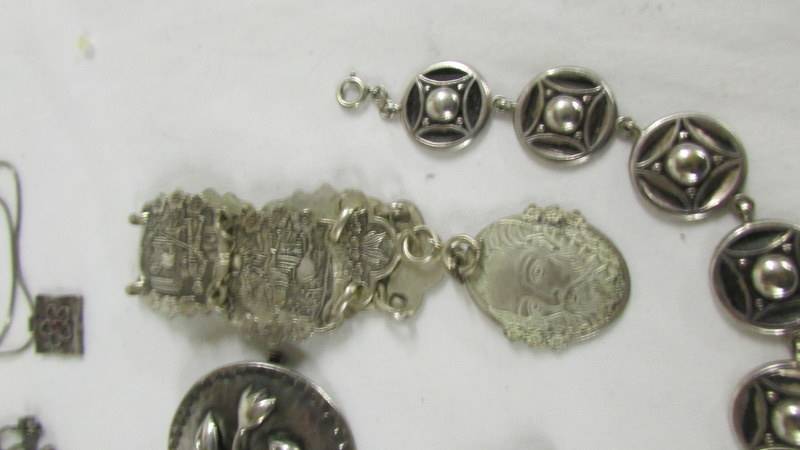 A silver fob watch, a silver bangle and further jewellery items. - Image 4 of 6