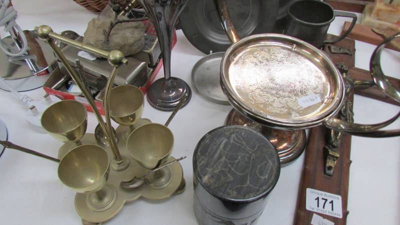 A mixed lot of pewter and other metal ware. - Image 3 of 3