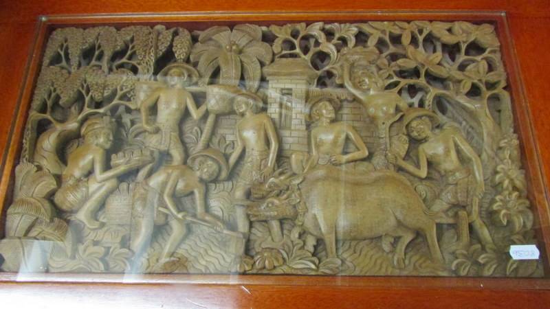 A coffee table with intricately carved inset. - Image 2 of 4