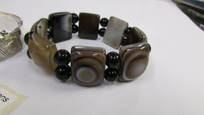 A banded agate stone set vintage bracelet together with a circa 1970's textured design silver - Image 3 of 3