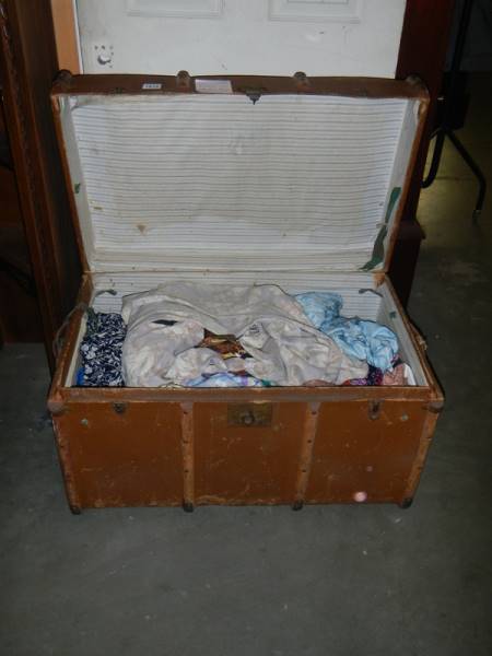 A travel trunk and textiles - retro dresses and fabrics. - Image 2 of 3