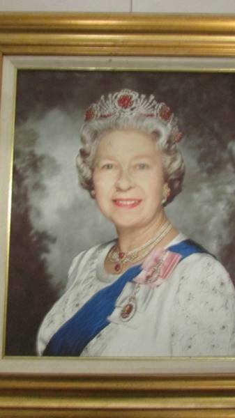 2 portrait prints of Queen Elizabeth II. - Image 3 of 3