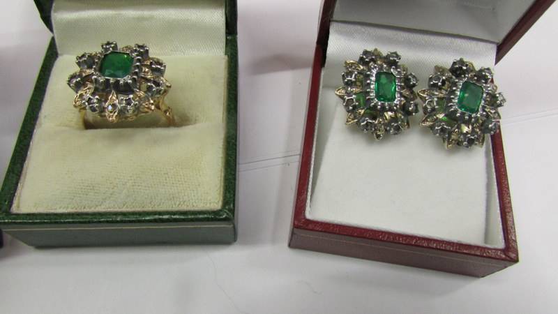 A green stone art deco ring in silver together with a pair of earrings with matching ring in yellow - Image 3 of 4