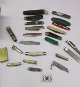A mixed lot of vintage pen knives.