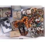 A mixed lot of costume jewellery