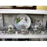 A quantity of Royal Worcester Evesham, 26 pieces icludes, 3 various sized flan dishes,